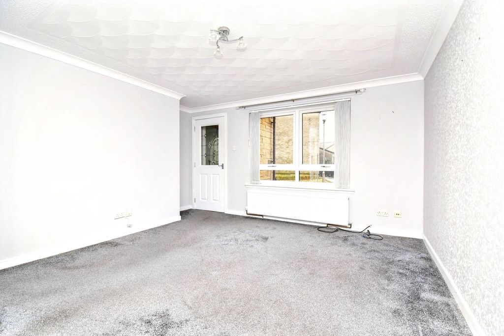 Property photo 2 of 8 Lounge