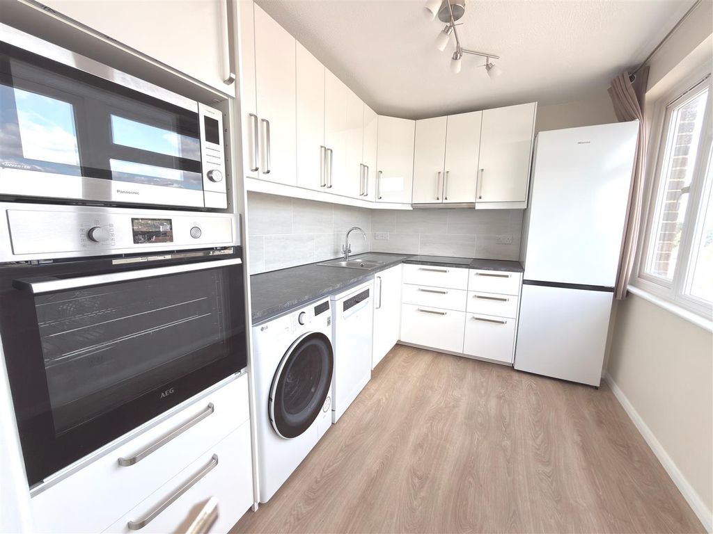 Property photo 2 of 12 18Stockwellkitchen1.Jpg