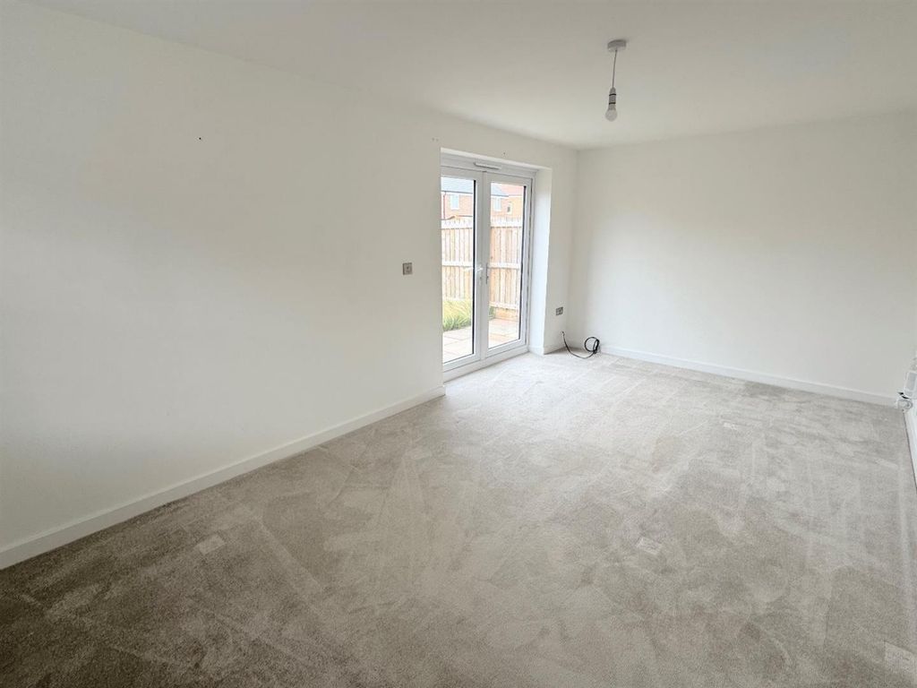 Property photo 2 of 16 Lounge