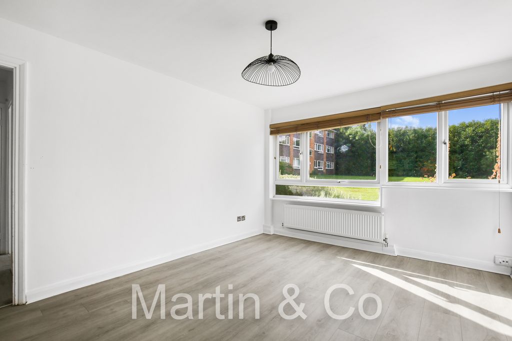 Property photo 3 of 18 1771661631 - 13 Hurst View Grange, Pampisford Road