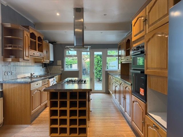 Property photo 1 of 89 Kitchen