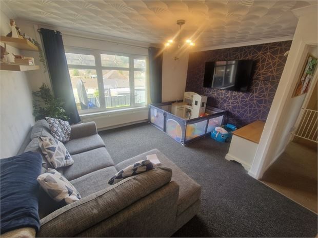 Property photo 3 of 13 Lounge