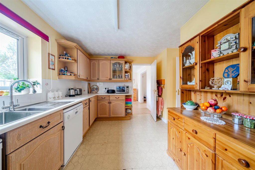 Property photo 2 of 16