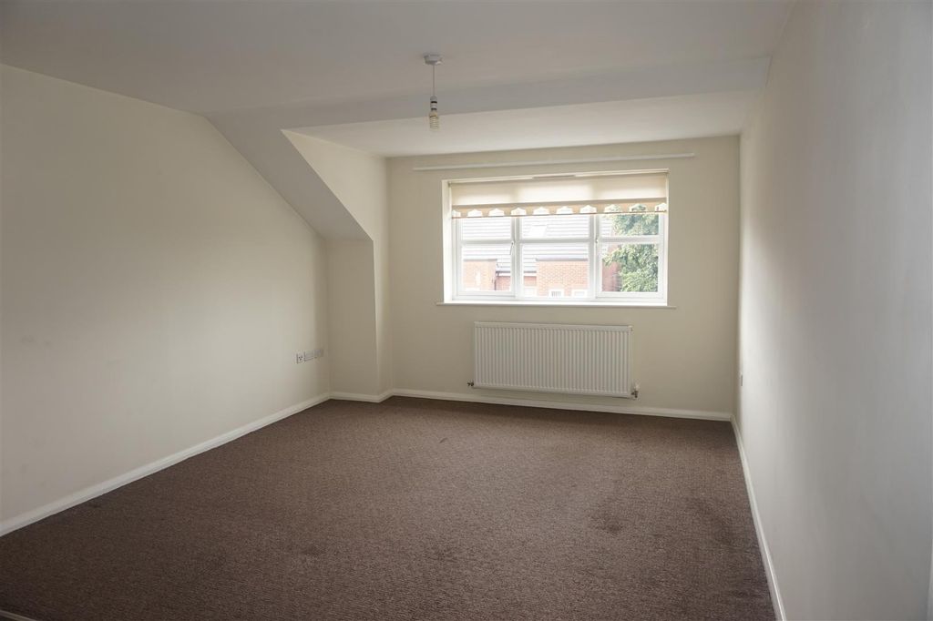 Property photo 3 of 6 Lounge