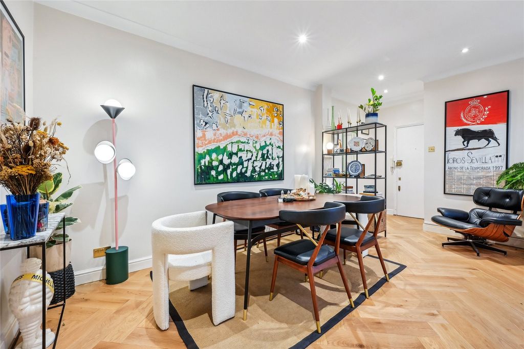 Property photo 3 of 11 Dining