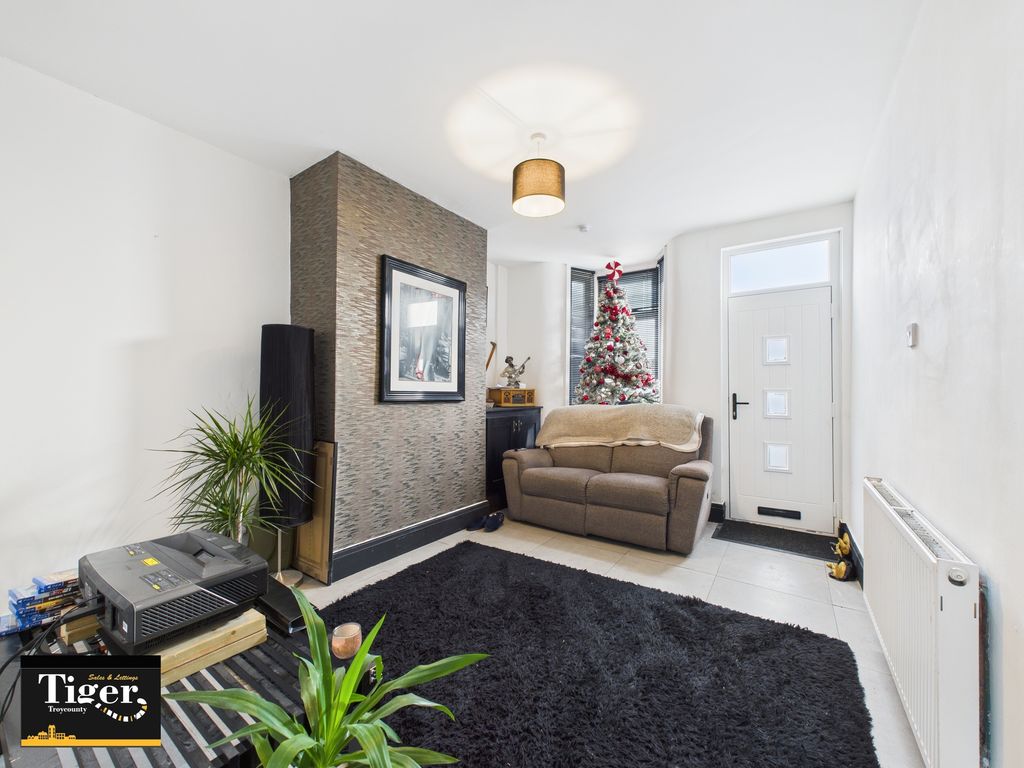 Property photo 3 of 9 Cam03440G0-Pr0480-Still004