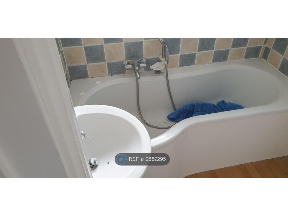 Property photo 3 of 13 Bathroom