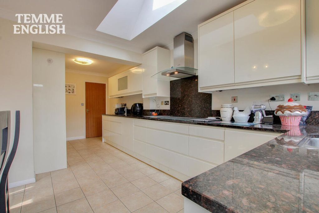 Property photo 3 of 48