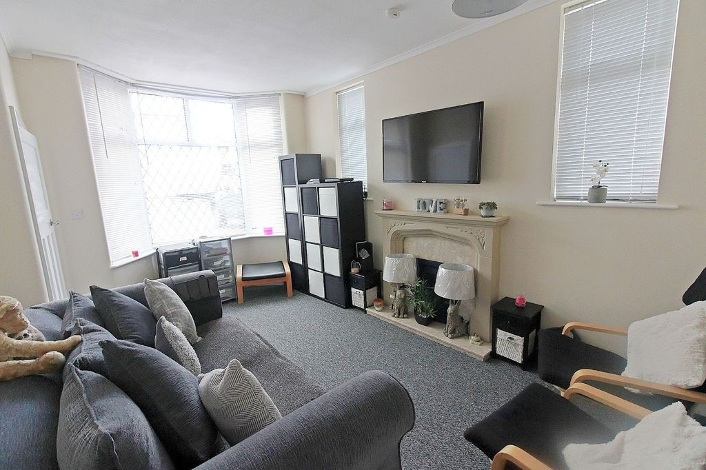 Property photo 3 of 17