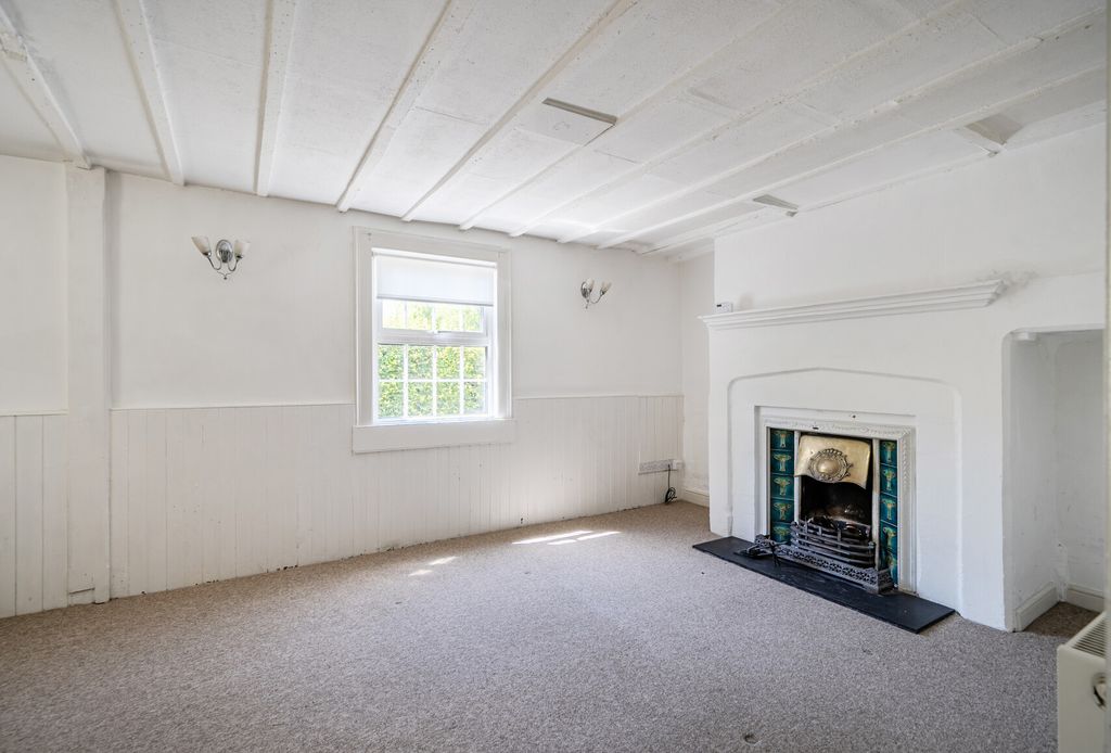 Property photo 2 of 13 Sitting Room