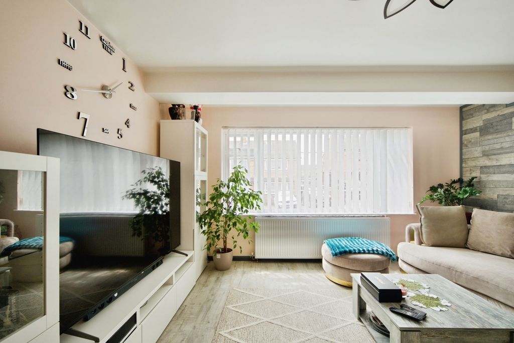 Property photo 3 of 18 Pbox-Img.Jpg