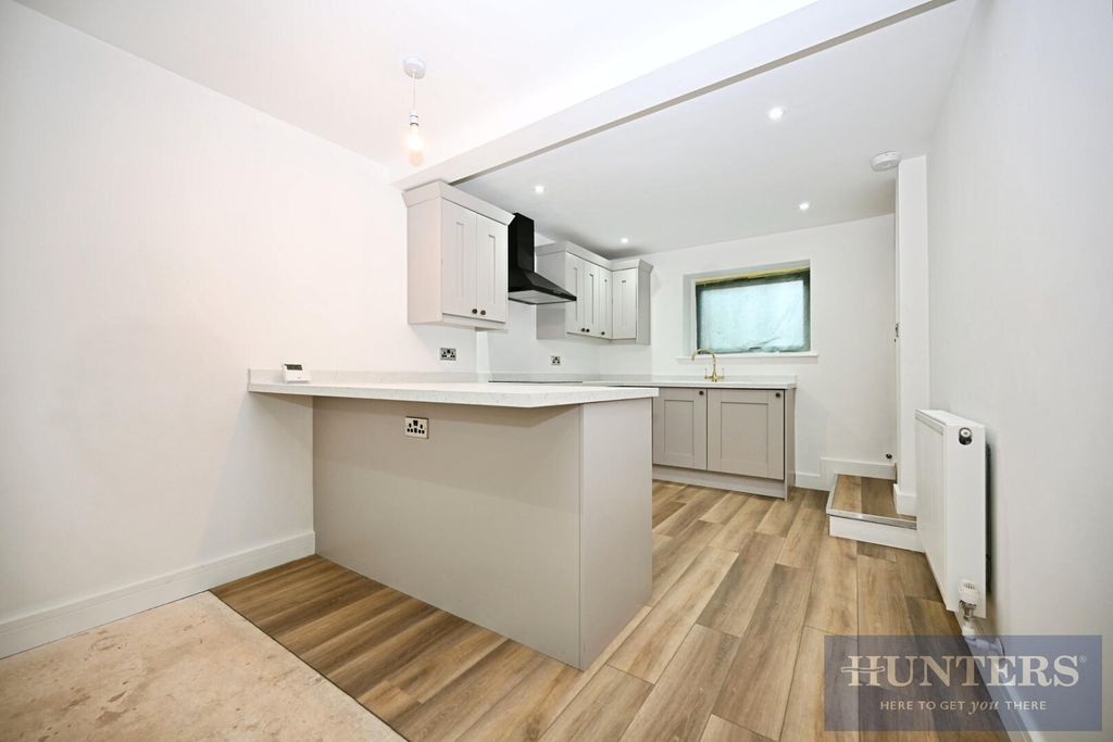 Property photo 2 of 7 Kitchen