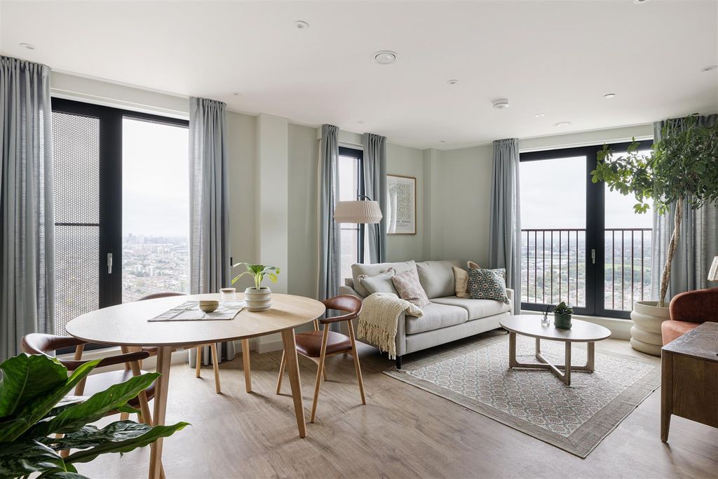 Property photo 2 of 31