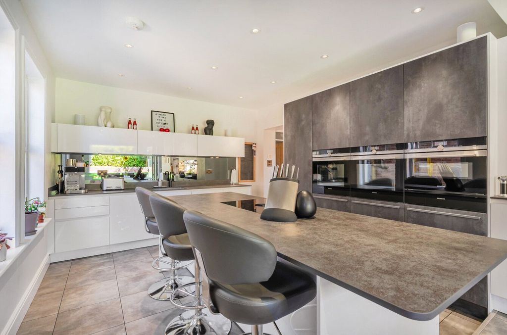 Property photo 2 of 16 Kitchen
