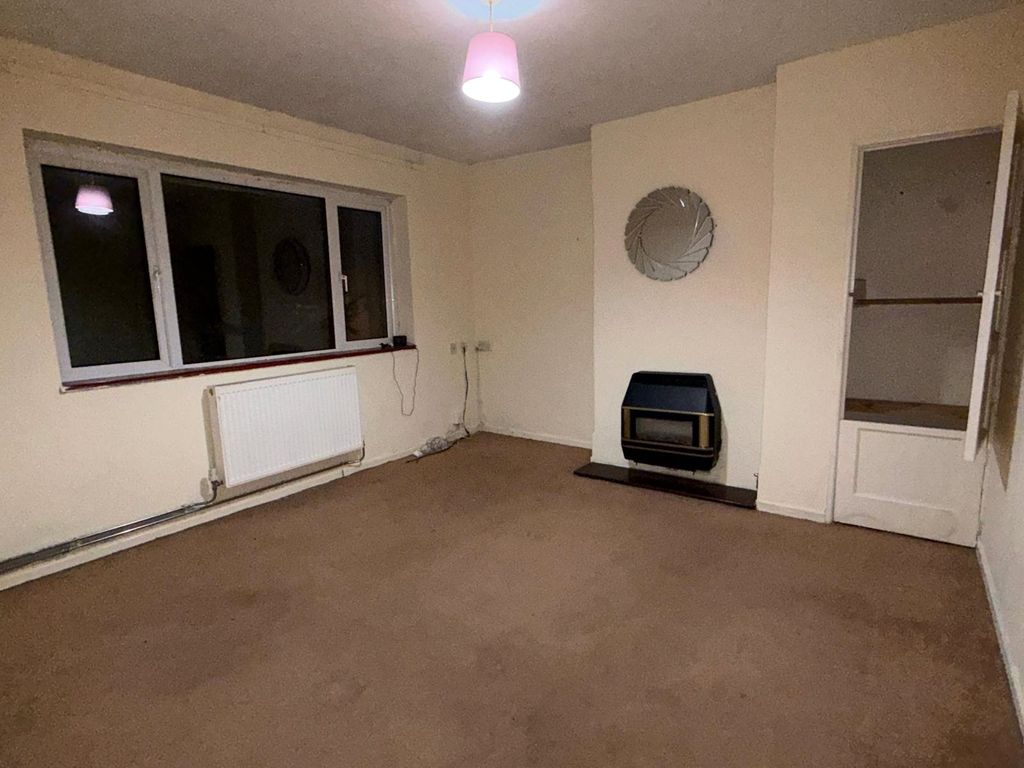 Property photo 2 of 8 Living Room