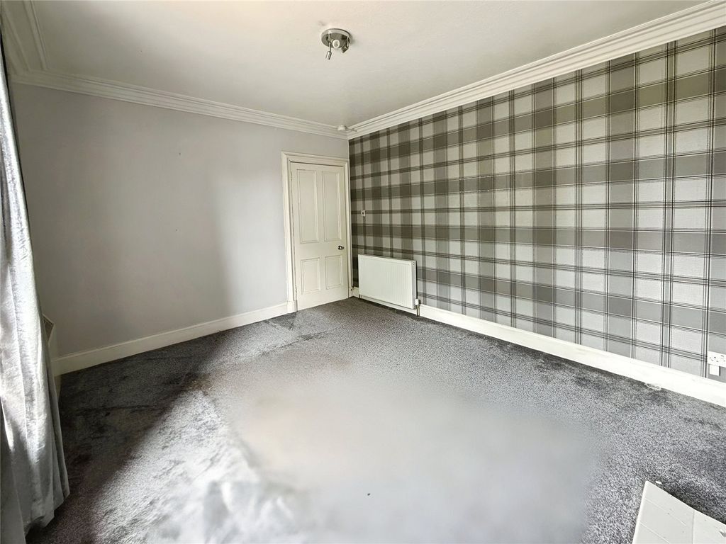Property photo 3 of 11 Living Room