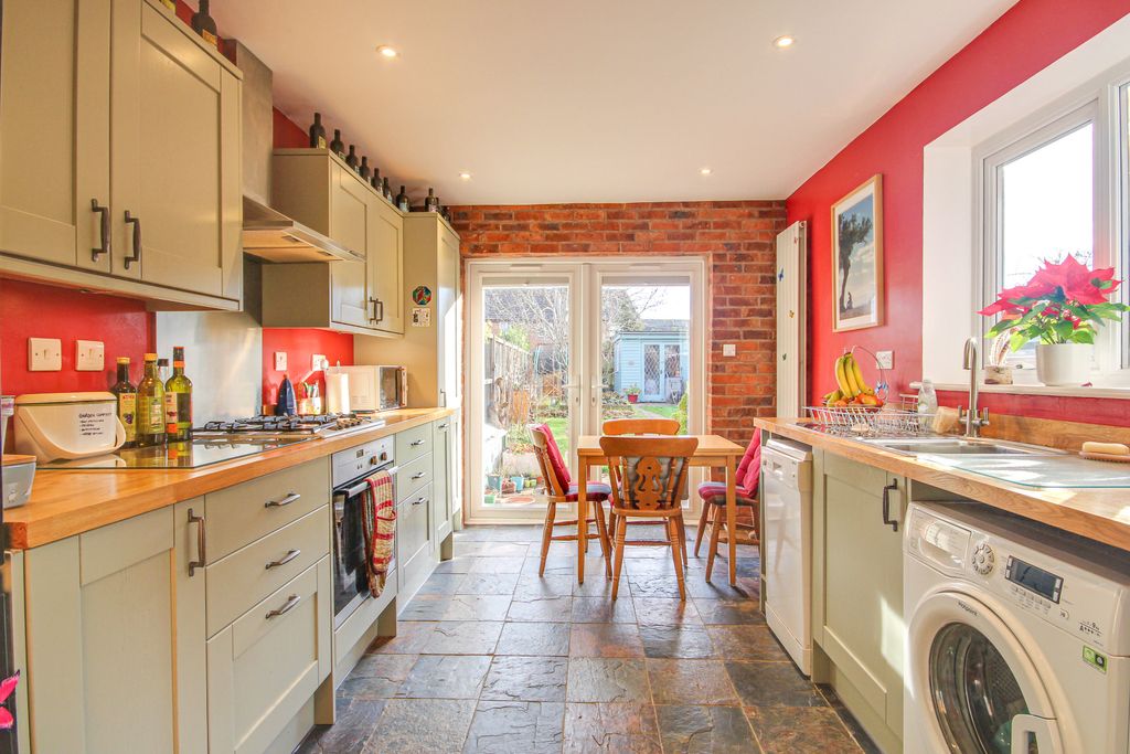 Property photo 2 of 18