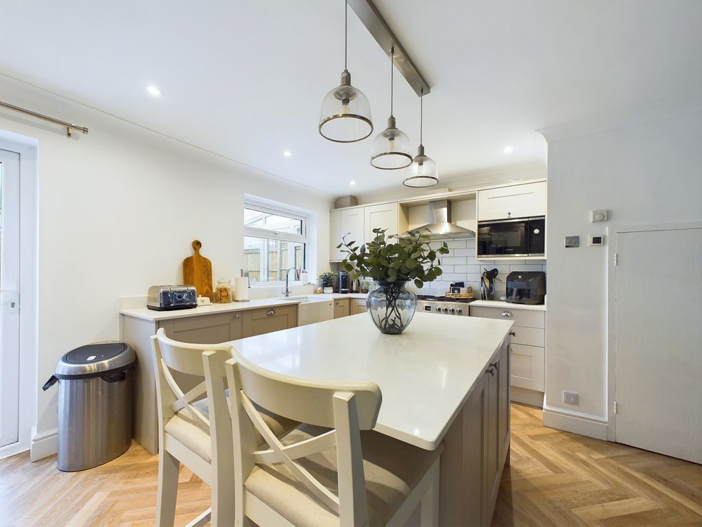 Property photo 3 of 20 30002940-Hr-3