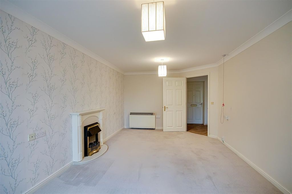 Property photo 3 of 16 Lounge/Dining Room