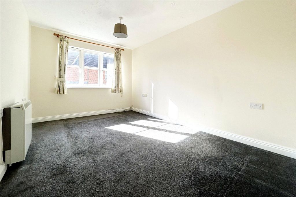 2 bed flat to rentBasingfield Close, Old Basing, Basingstoke, Hampshire RG24 photo 4
