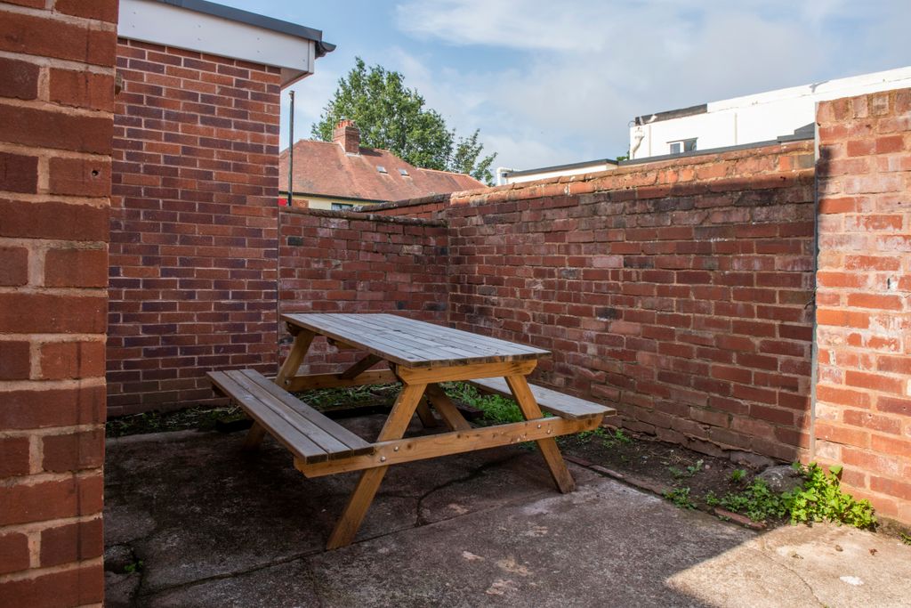 Property photo 3 of 14 5We Outdoor Area