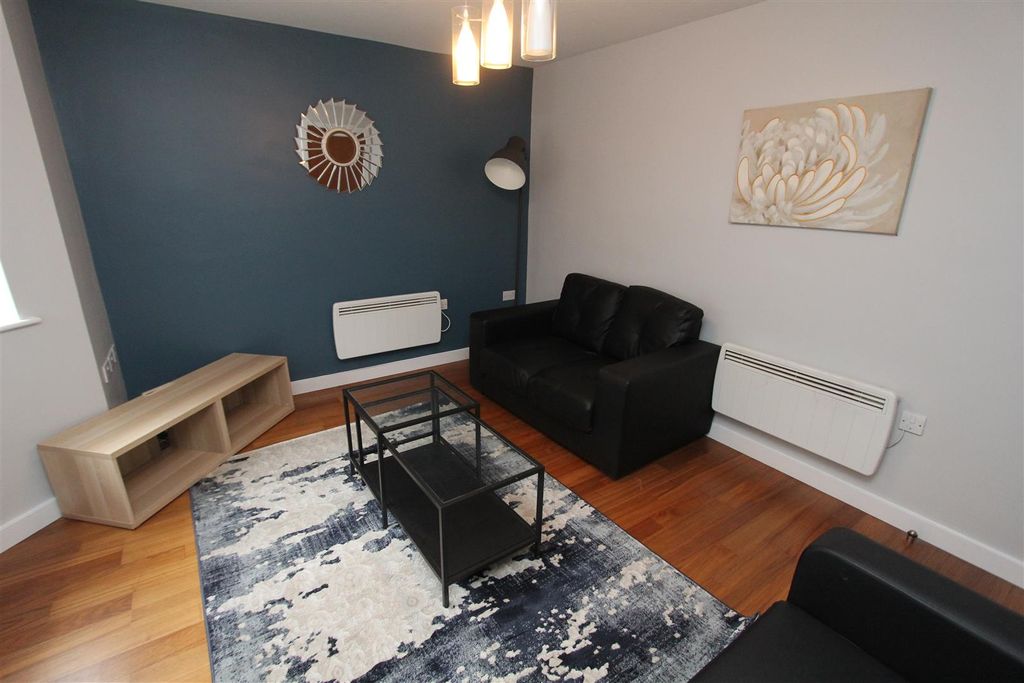 Property photo 3 of 10 Livingroom2.Jpg