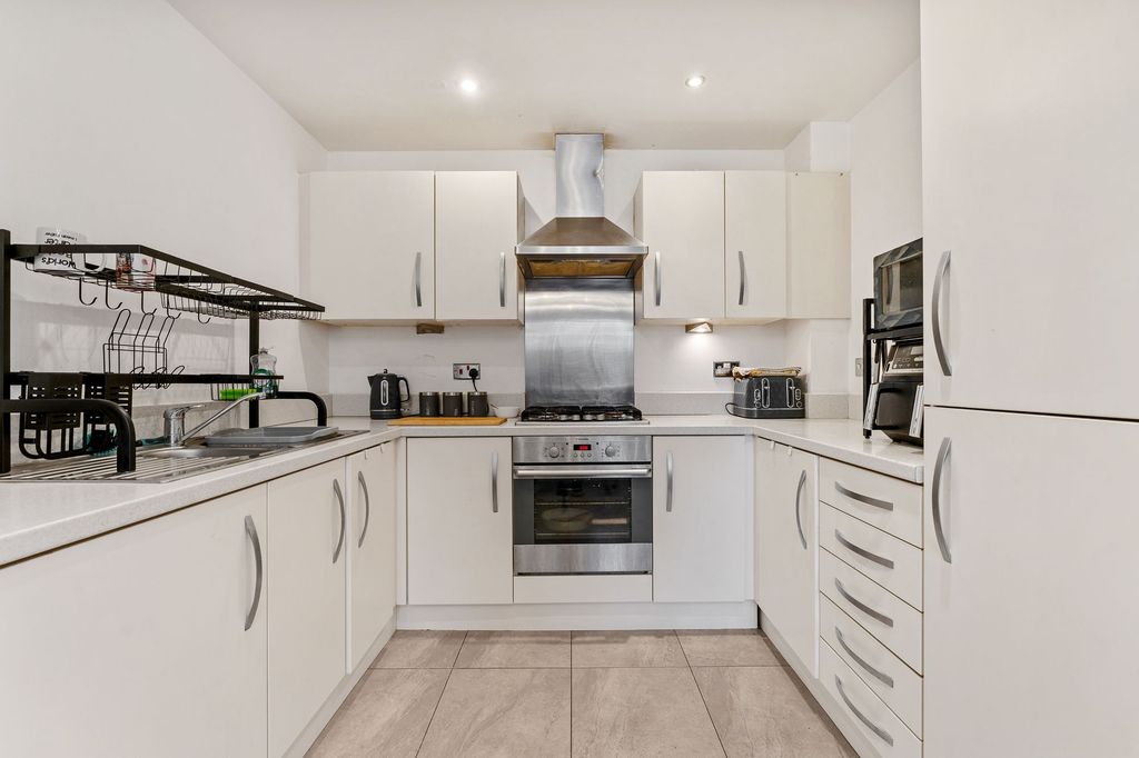 Property photo 2 of 33