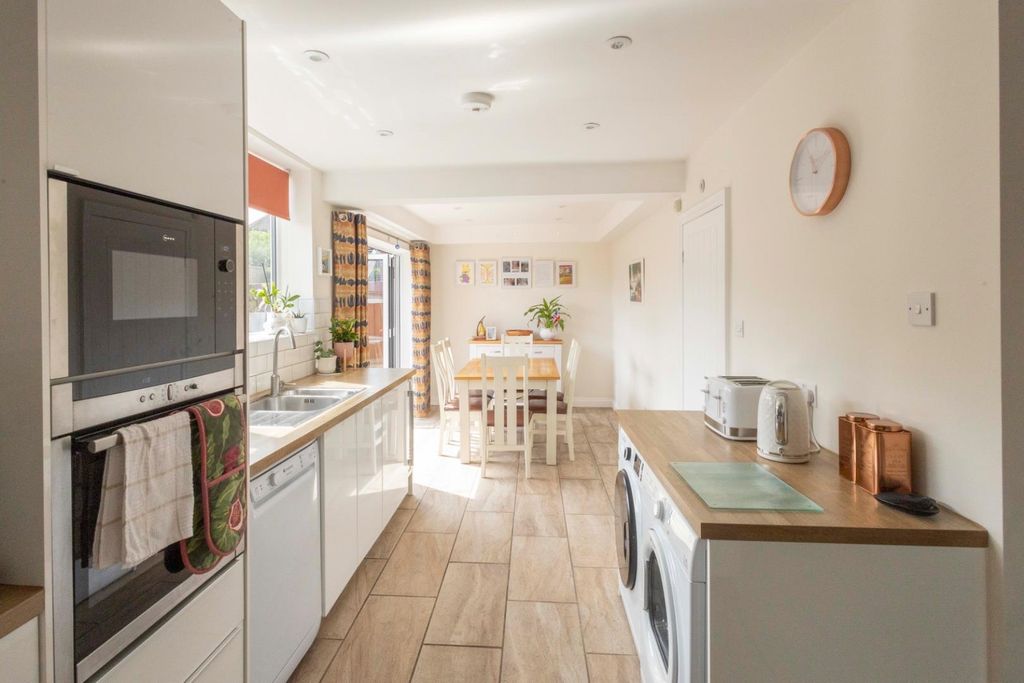 Property photo 3 of 22 Kitchen/Diner