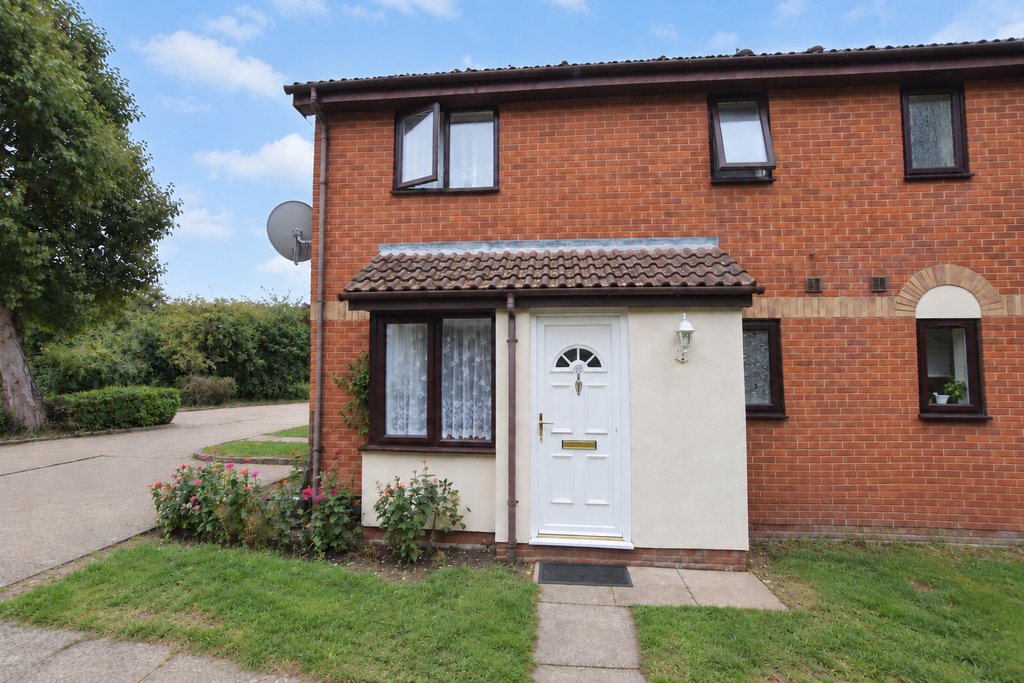 Property photo 1 of 6 Front Shot - Kestrel Close