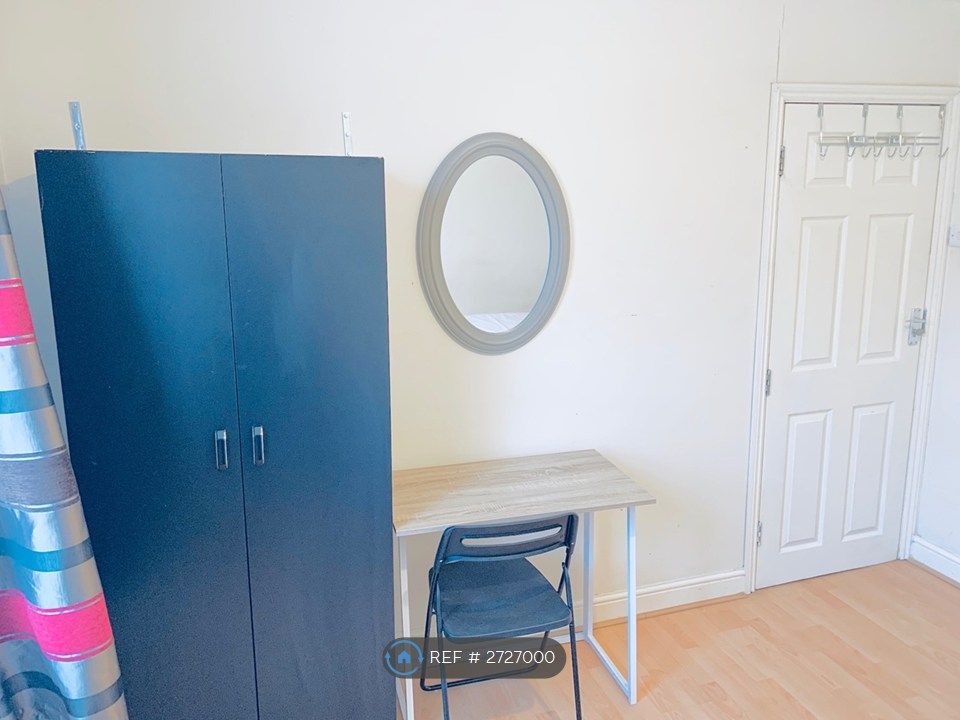 Property photo 2 of 10 Bedroom 1