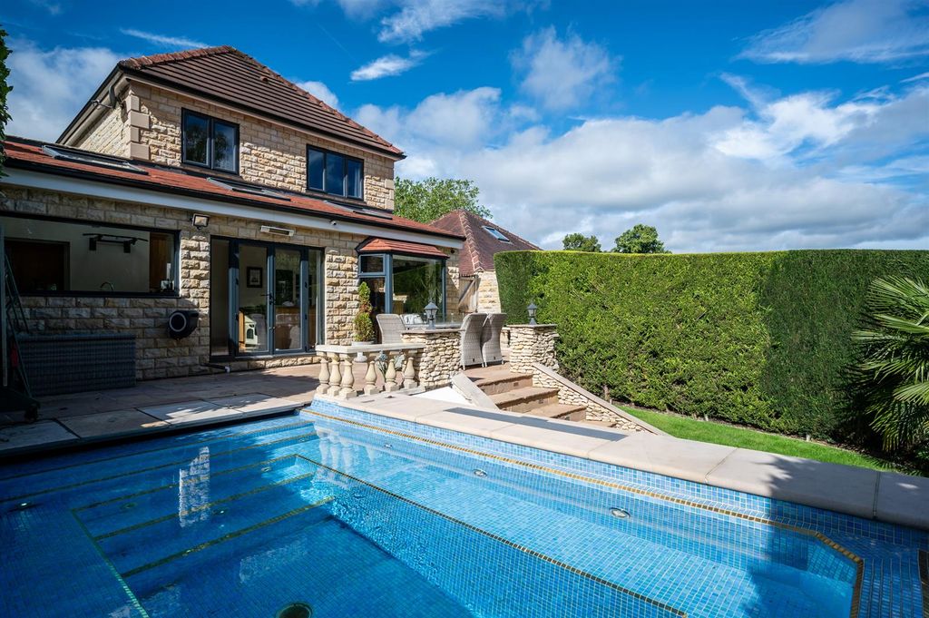 Property photo 1 of 36 Exterior And Gardens