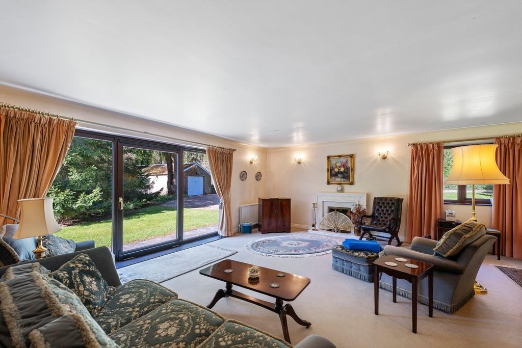 Property photo 3 of 32 Lounge 02.Jpg