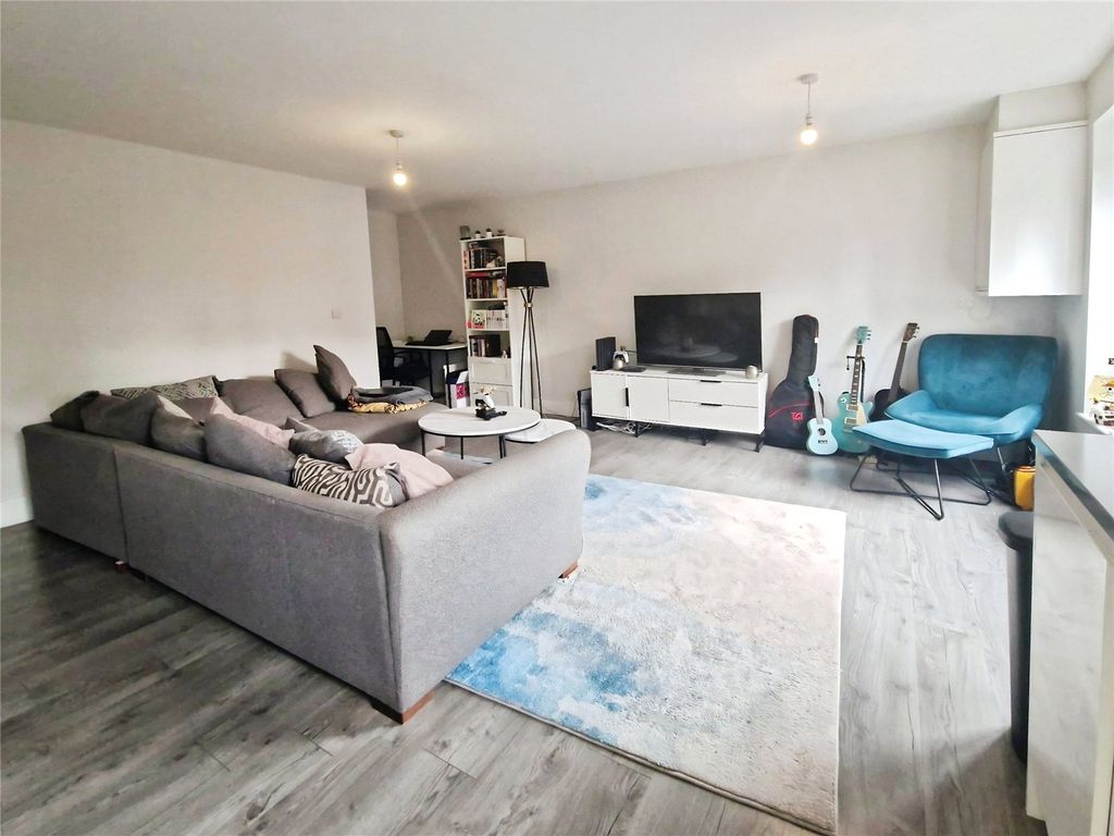 Property photo 3 of 17 Picture No. 01