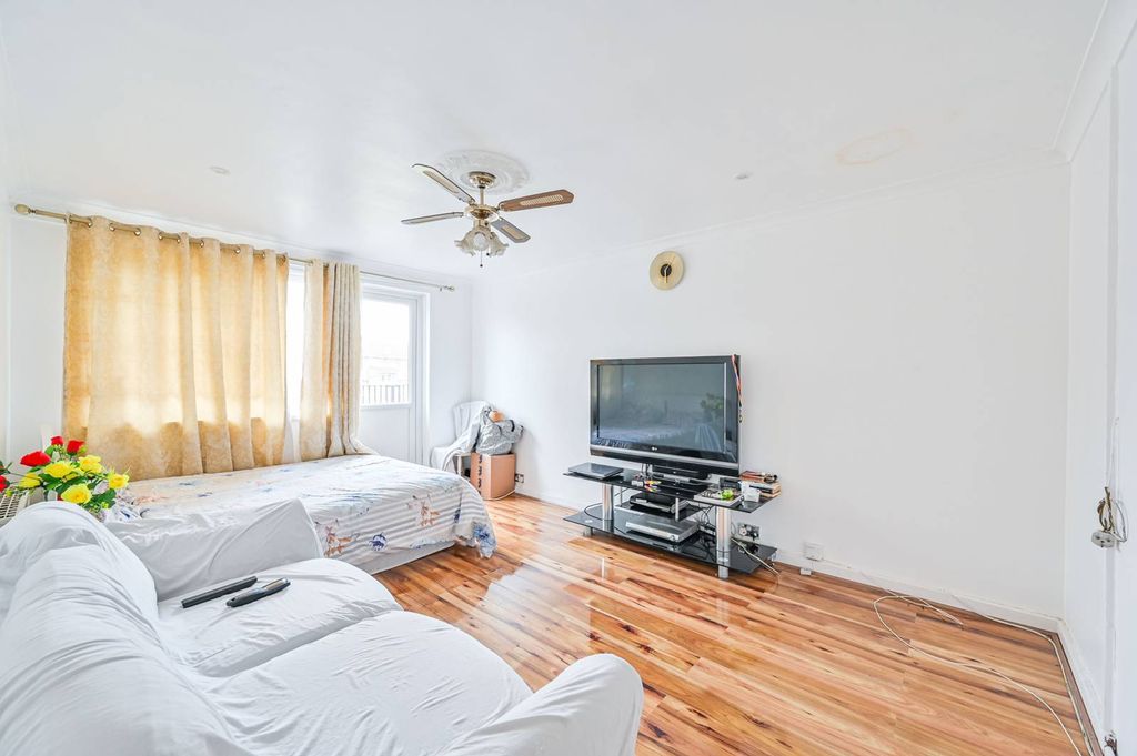 Property photo 1 of 8