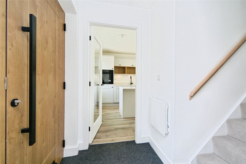 Property photo 2 of 9 Entrance