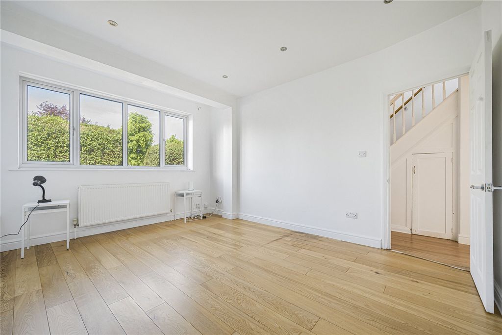 Property photo 2 of 17 Picture No. 04
