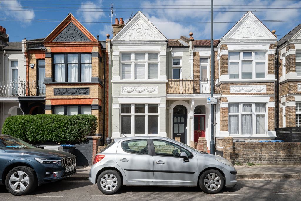 Property photo 2 of 17 336213 - Clifford Gardens, London Nw10 - High Res-02600.Jpg