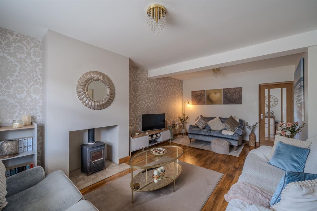 Property photo 3 of 20 15 Parc Avenue-9.Jpg