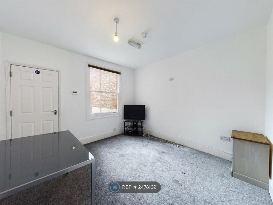 Property photo 3 of 9 Sitting Room