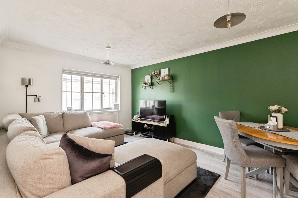 Property photo 3 of 10 Pbox-Img.Jpg