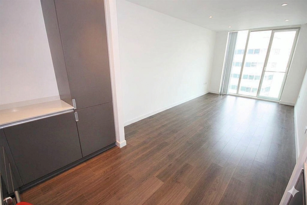 Property photo 1 of 16 2 Bedroom 2 Bathroom Flat In Croydon For Rent