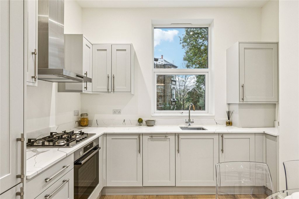 Property photo 3 of 10 Picture No. 12