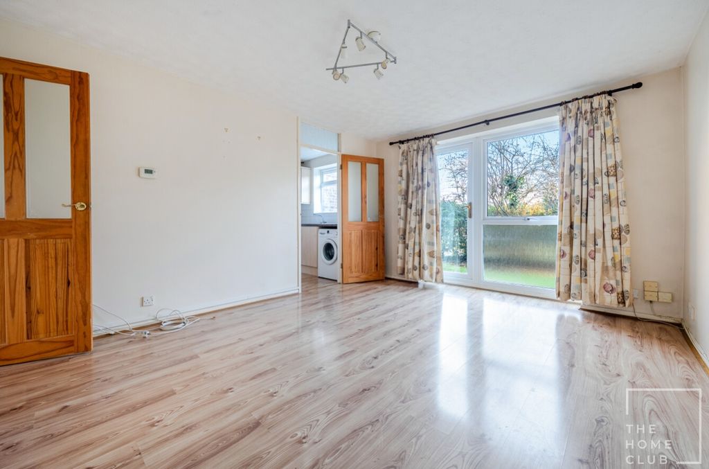 Property photo 3 of 12 4A7Faba8-3744-4E35-A3B6-Ea98074F17c2