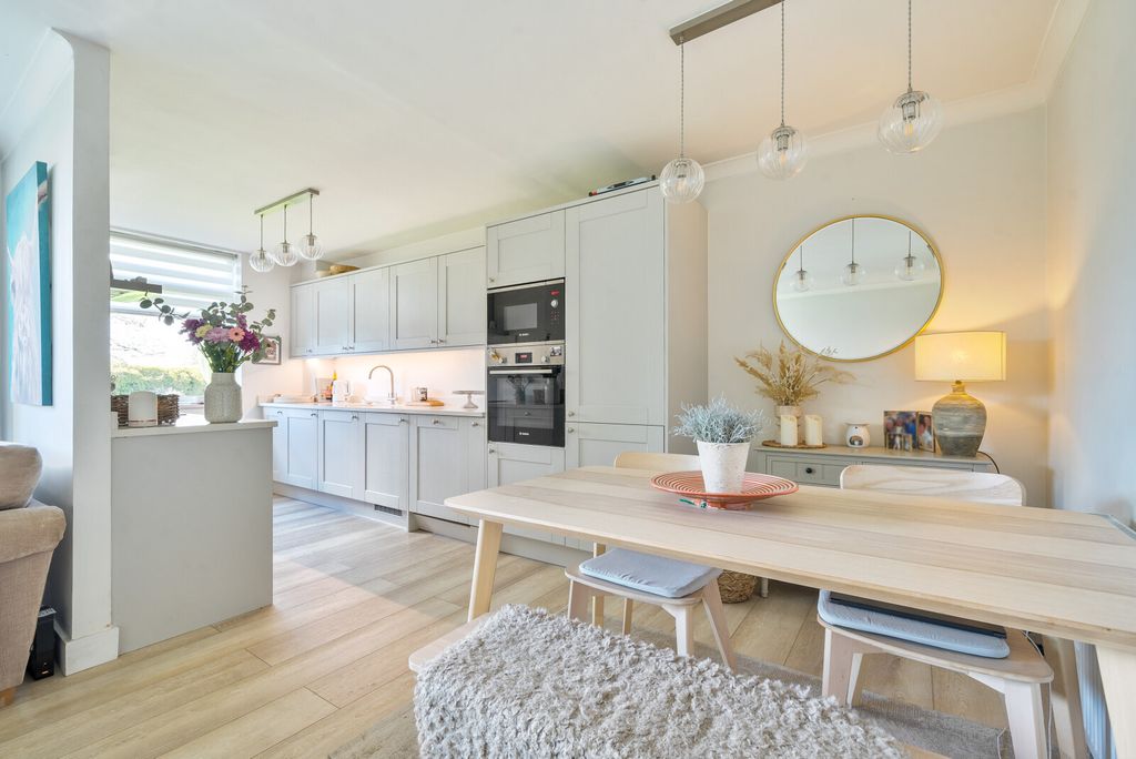 Property photo 3 of 17 Kitchen/Dining