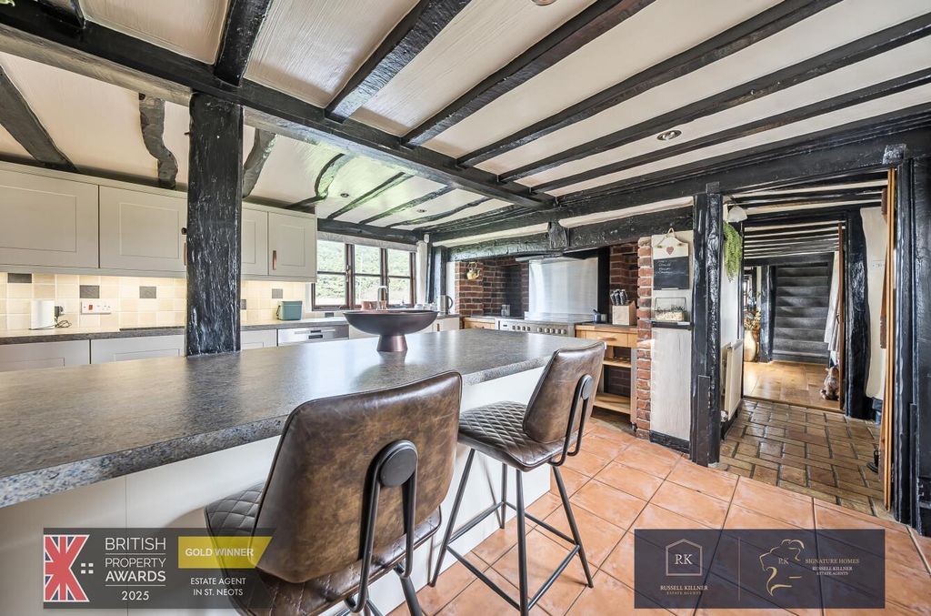 Property photo 3 of 31 Kitchen.