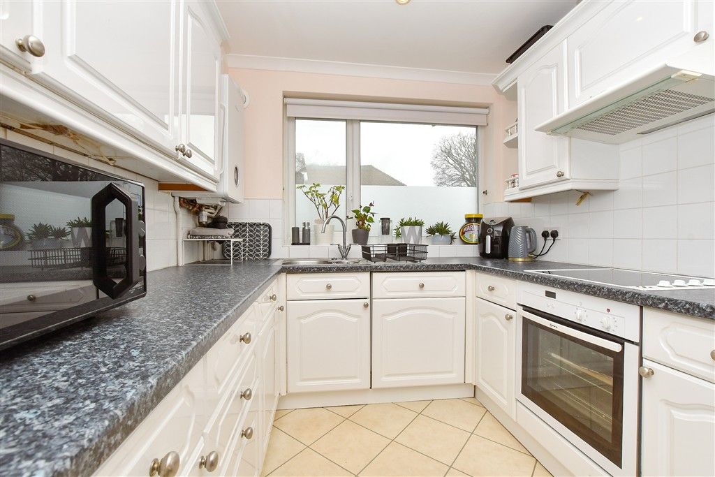 Property photo 1 of 10 Kitchen