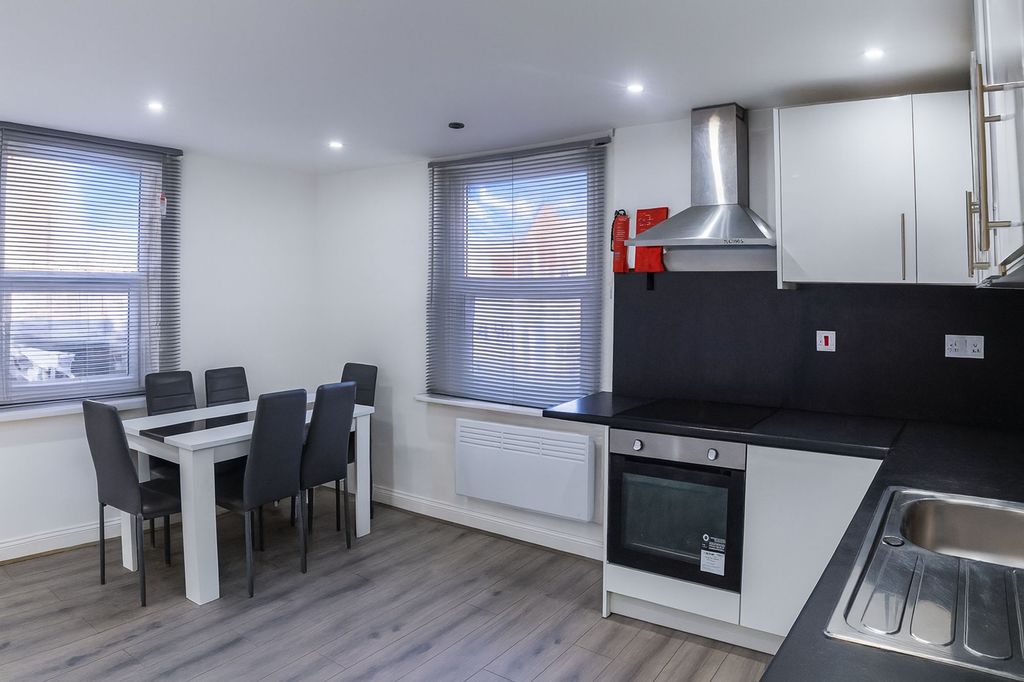 Property photo 2 of 11 Kitchen Diner