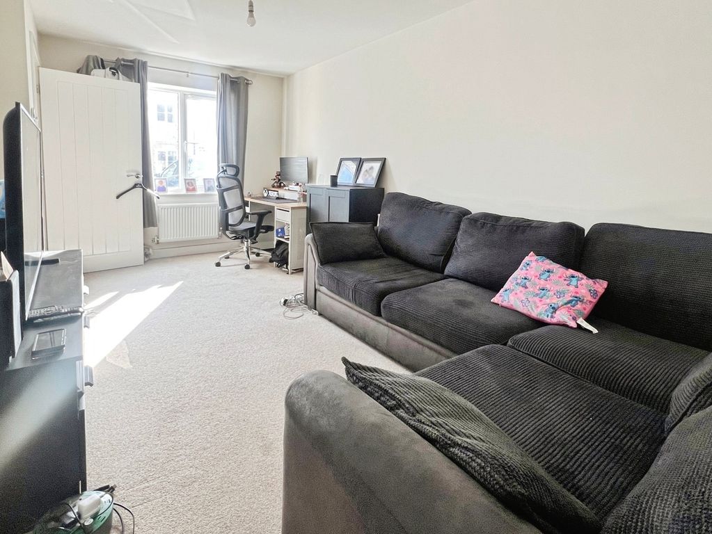 Property photo 3 of 15 Living Room