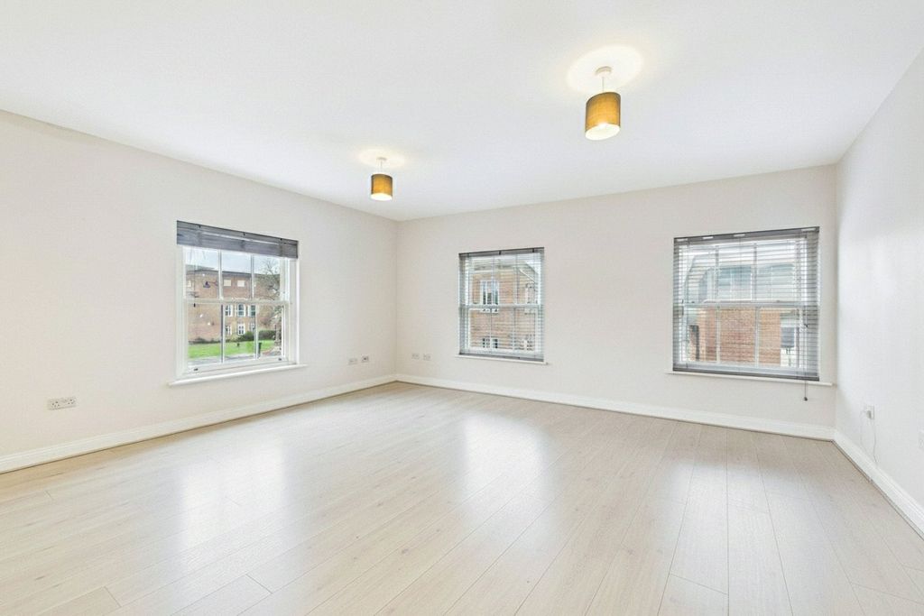 Property photo 2 of 11 Picture No. 33