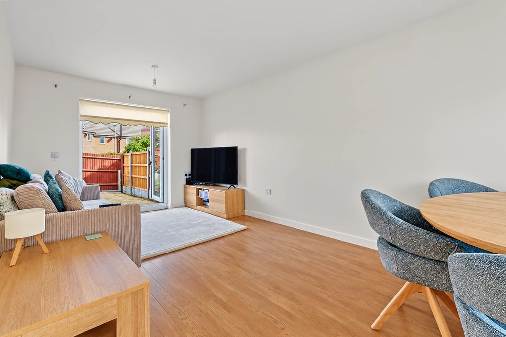 Property photo 2 of 15 5596613